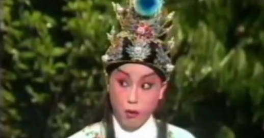 粤剧《红楼梦》选段:葬花.盖鸣晖 尹飞燕MP4视频下载